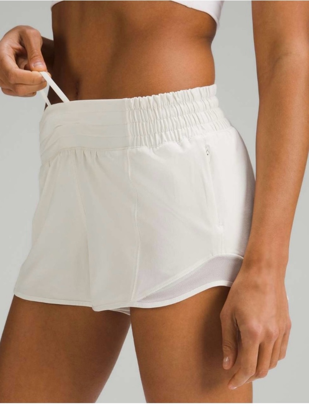 Lululemon High Rise Hotty Hot Shorts in Bone - 2.5” inseam